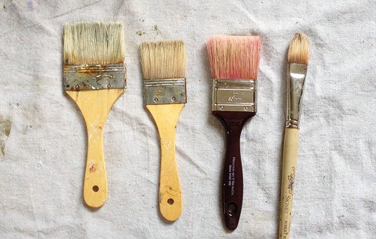 Bristle paint brushes