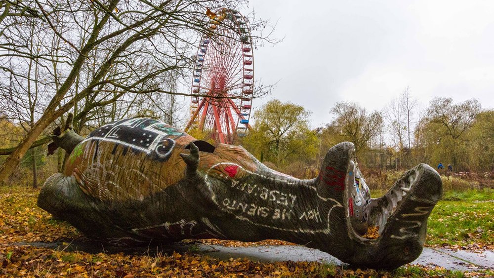 Spreepark dinosaur statue and ferris wheel