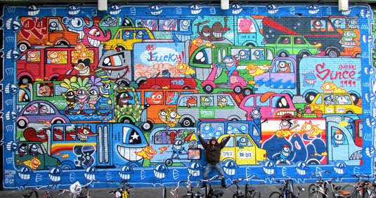 examples of street art: Pez