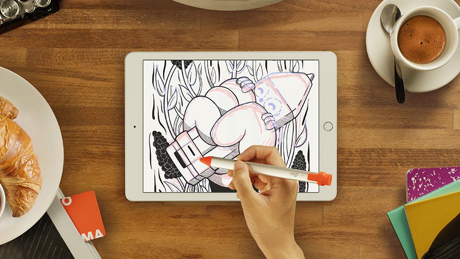 Person drawing with the Logitech Crayon on an iPad