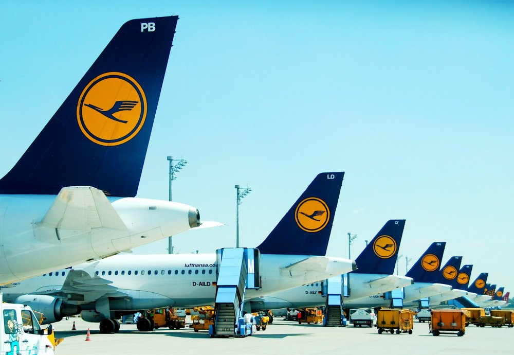 Lufthansa logo before its 2018 rebrand