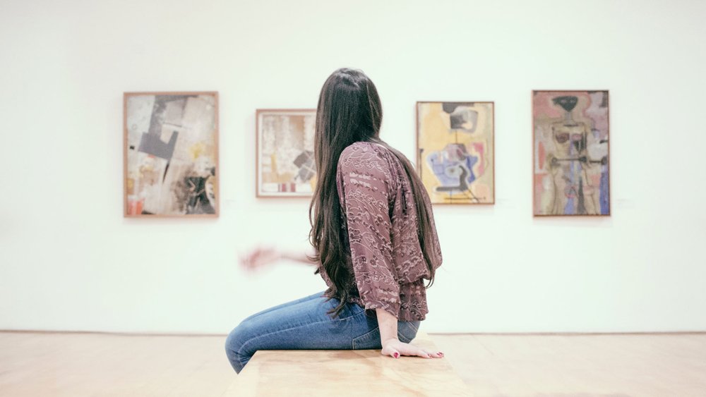 woman in art gallery